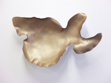 Détour or - PVC thermoformé et peinture, 85x65x20cm, 2012