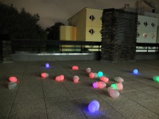 Les veilleurs - Plastique/led, (environ 35x15x10cm chacune), 2014