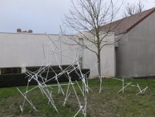 Tubiflore_100 flûtes_Tubes IRL, bois et polyester, 400x300x200cm, 2017